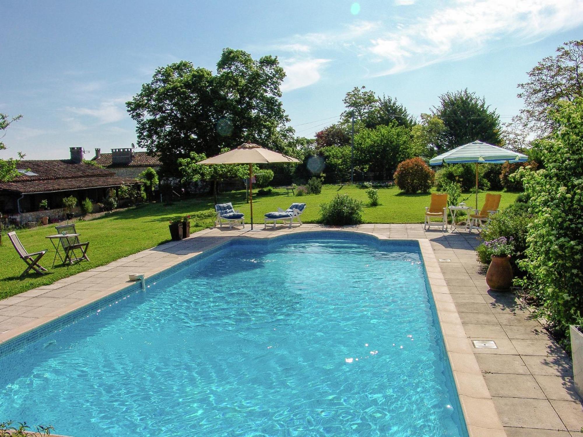 Snug Cottage In Saint Eutrope De Born With Pool Saint-Eutrope-de-Born Exterior foto
